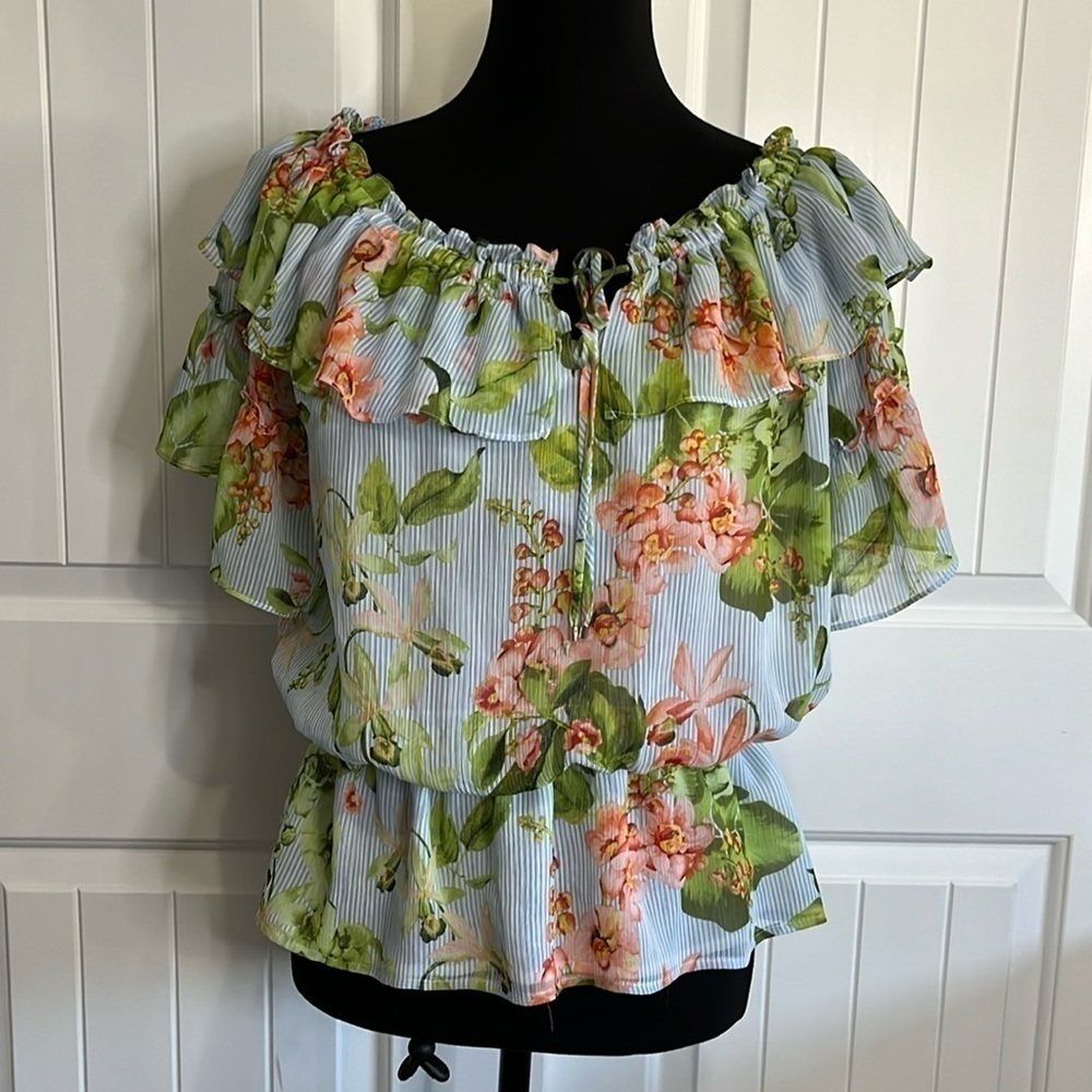 Tommy Hilfiger Ruffle Short Sleeve Floral Blouse. Large